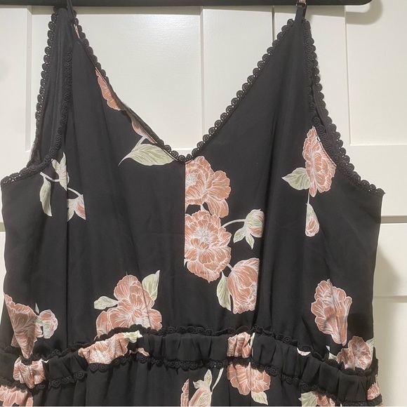 Cupcakes and Cashmere Felissa Strappy Floral Jumpsuit Size Large - Picture 10 of 11